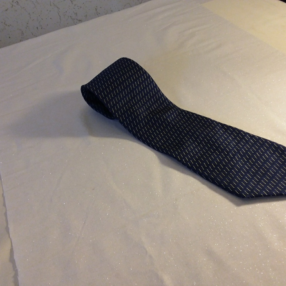 Van Heusen 100% Silk Classic Men's Tie